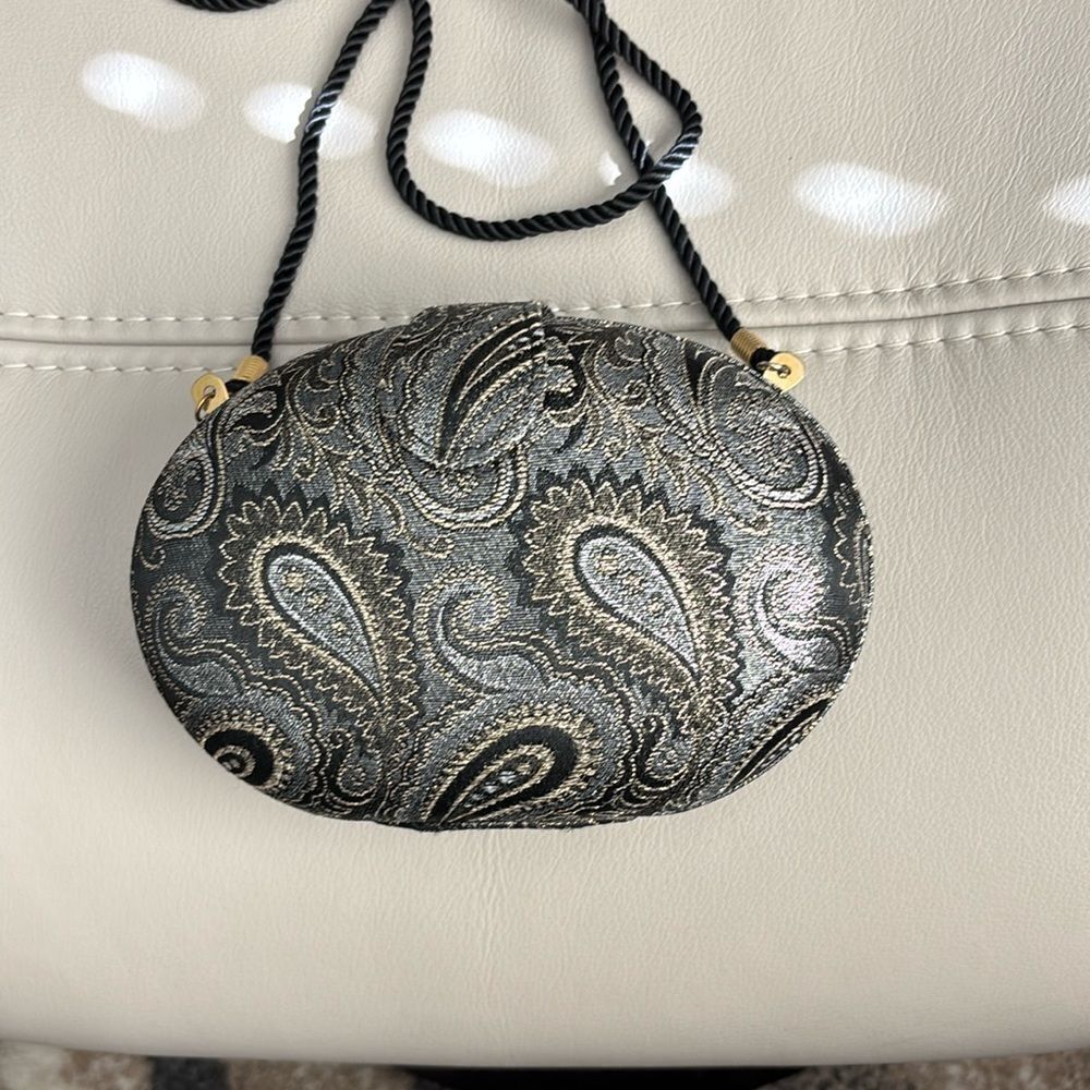Whiting and Davis Clamshell Clutch Bag with Magnetic Closure 1980’s